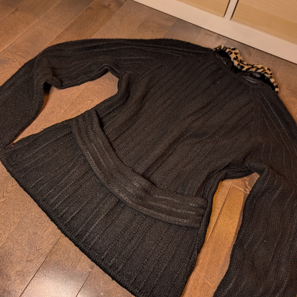 Black Cardigan with Leopard Fur Collar - Picture 5 of 8